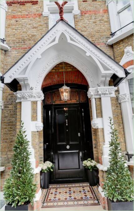 Glavni ulaz kuće u Londonu