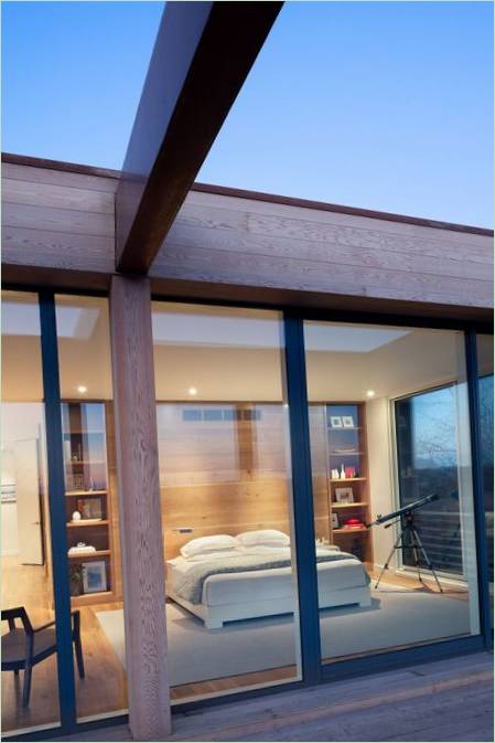 Interijer spavaće sobe s panoramskim prozorima
