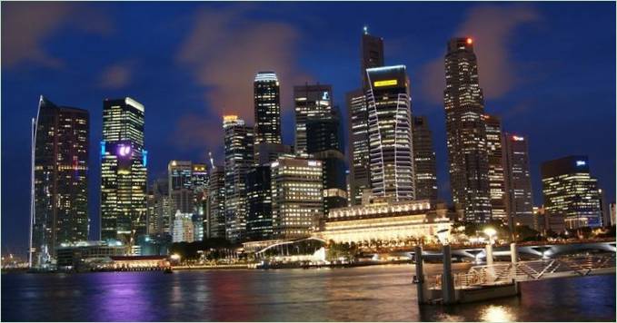 Pogled na noćni Singapur