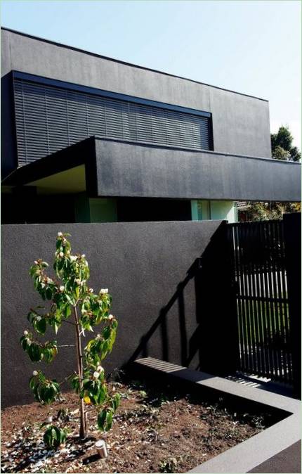 Fasada kuće u crnoj boji