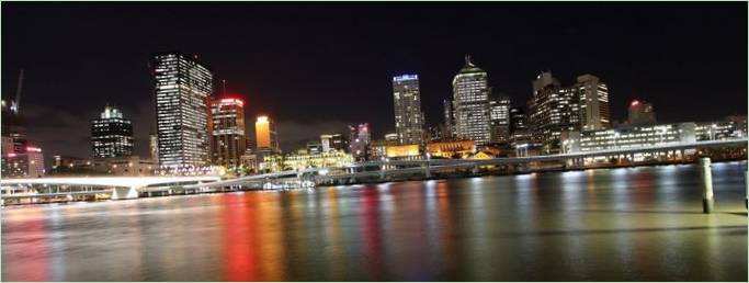 Pogled na noćni Brisbane