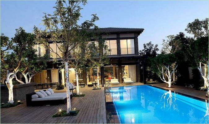 Bazen u dvorištu kuće u Ramat Hasharon
