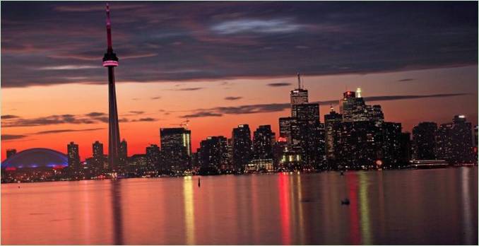 Pogled na noćni grad Toronto