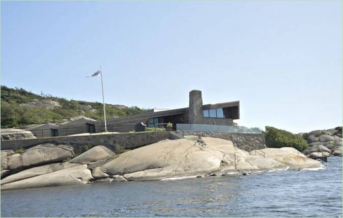 Ketnium house on the rocks of Iphine, Norveška