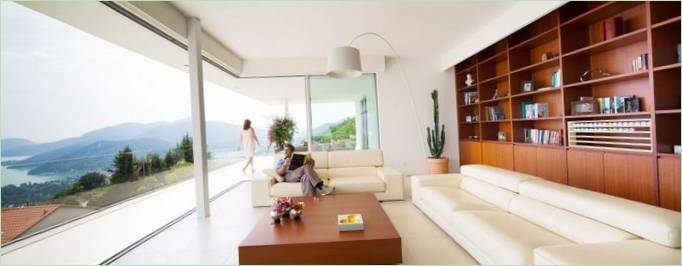 Dizajn interijera kuće sa zadivljujućim pogledom na jezero iz Carpina, Švicarska