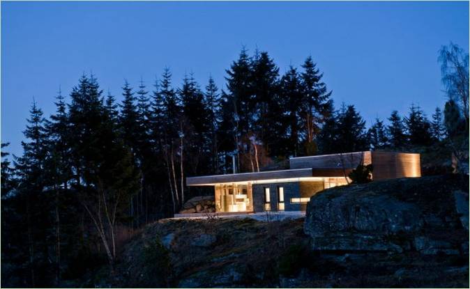 Ugodan dom na pozadini litica-IPHINE-9 goodmundur Johnson, Iphine u Norveškoj