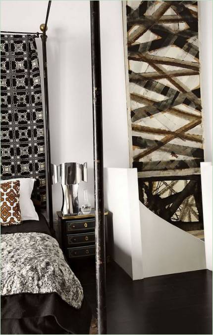 Dizajn interijera spavaće sobe u crno-bijeloj boji